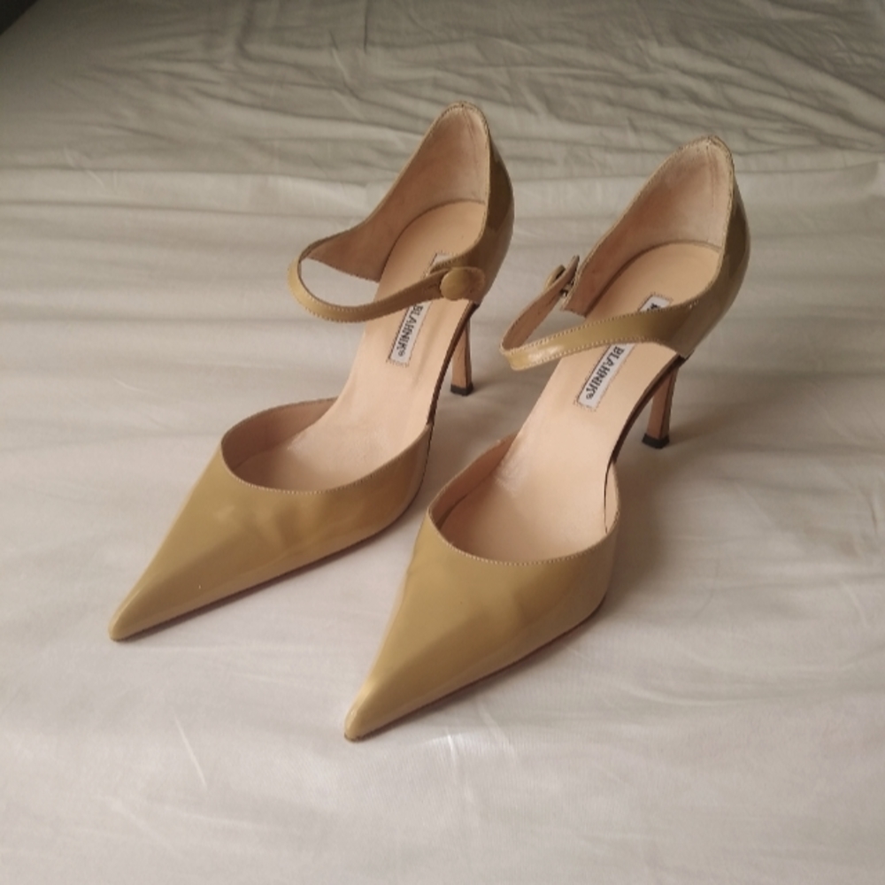 Manolo Blahnik Authentic Patent Pointed Beige-Yellow Heels Size 8-1/2 Womens